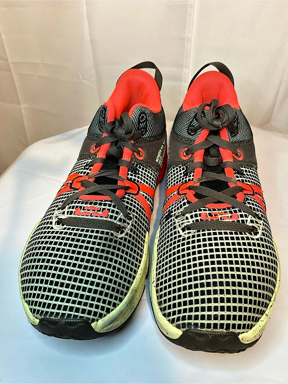 Nike LeBron Witness 7 VlI Men’s Size 11 Gray & Orange Basketball Shoes